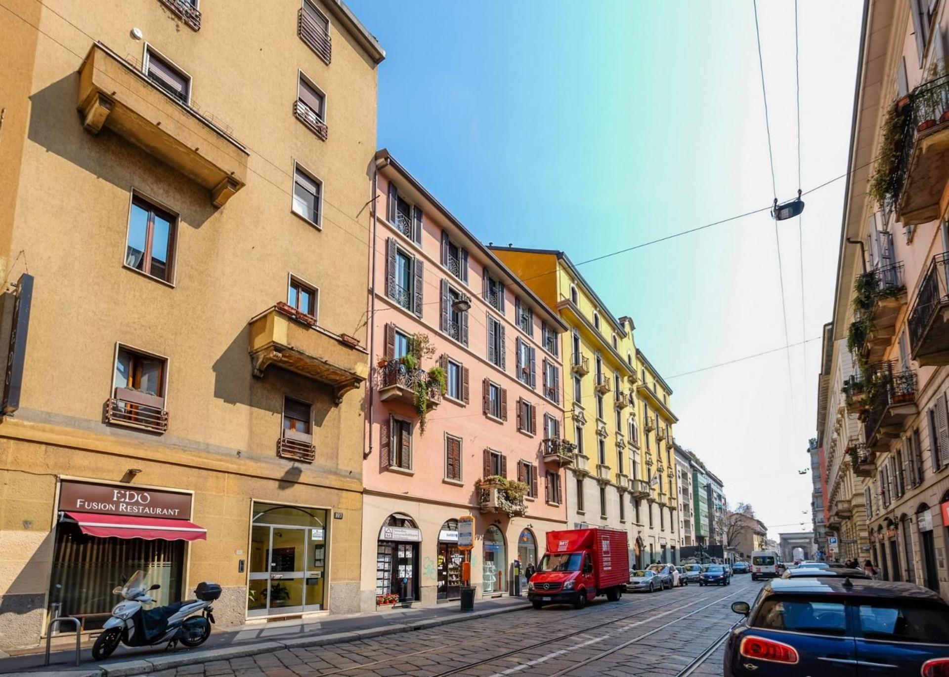 The Rent - Modern Two-bedroom In Porta Romana Apartment